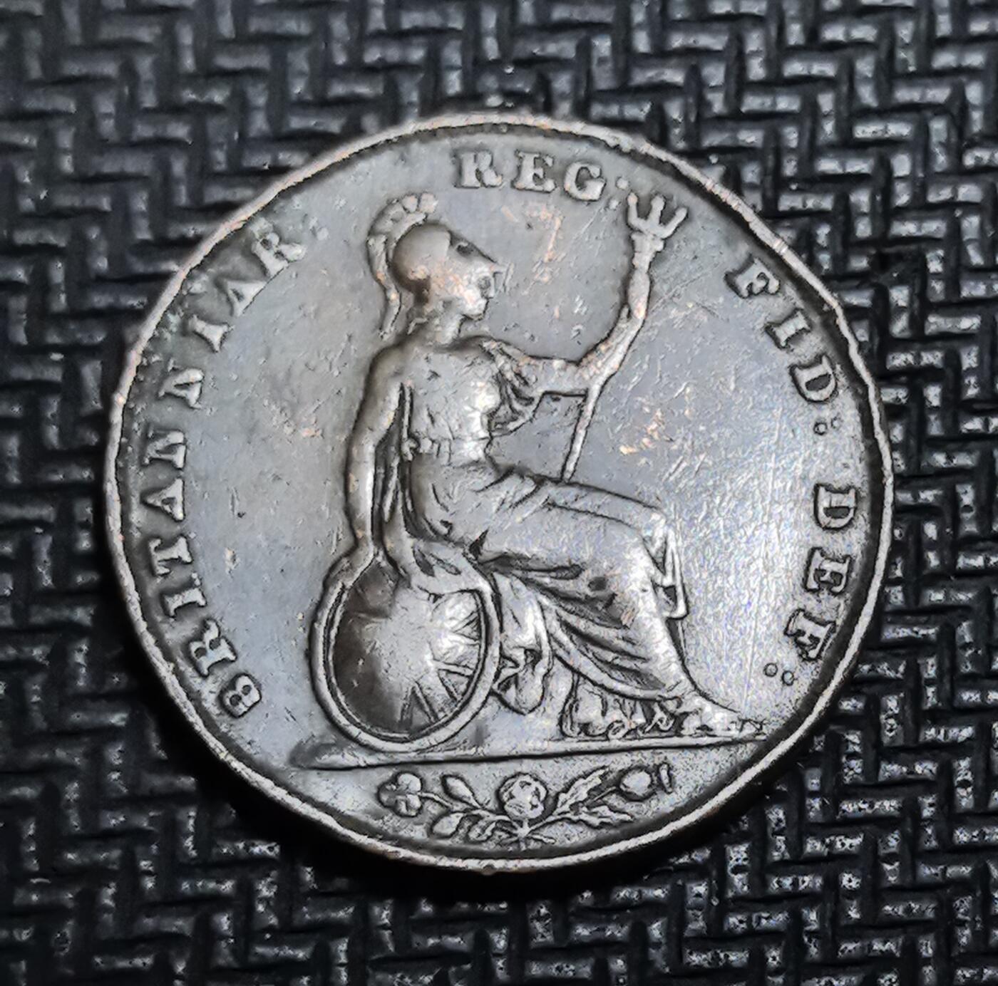 外国优质老铜币银币苏联纪念章，每周六晚九点倒数截拍，满百包邮可寄存，持续收拍 英国维多利亚时期1853年法新铜币，正面为维多利亚女王头像，背面是象征不列颠的坐像女神，见证了英国维多利亚时代的货币体系与殖民扩张历史。