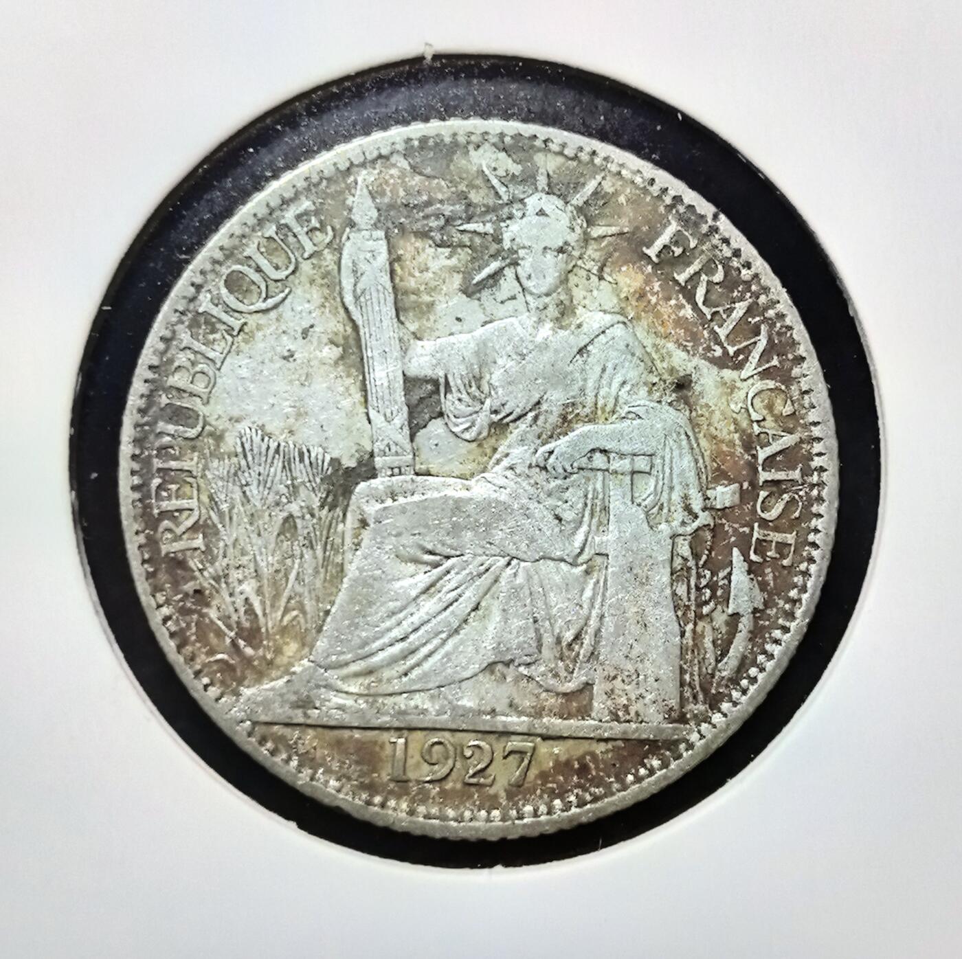 外国优质老铜币银币苏联纪念章，每周六晚九点倒数截拍，满百包邮可寄存，持续收拍 法属印度支那1927年20分银币。正面为坐像自由女神，背面标注面值与银质规格，是法国殖民东南亚时期的流通货币，见证殖民贸易史。