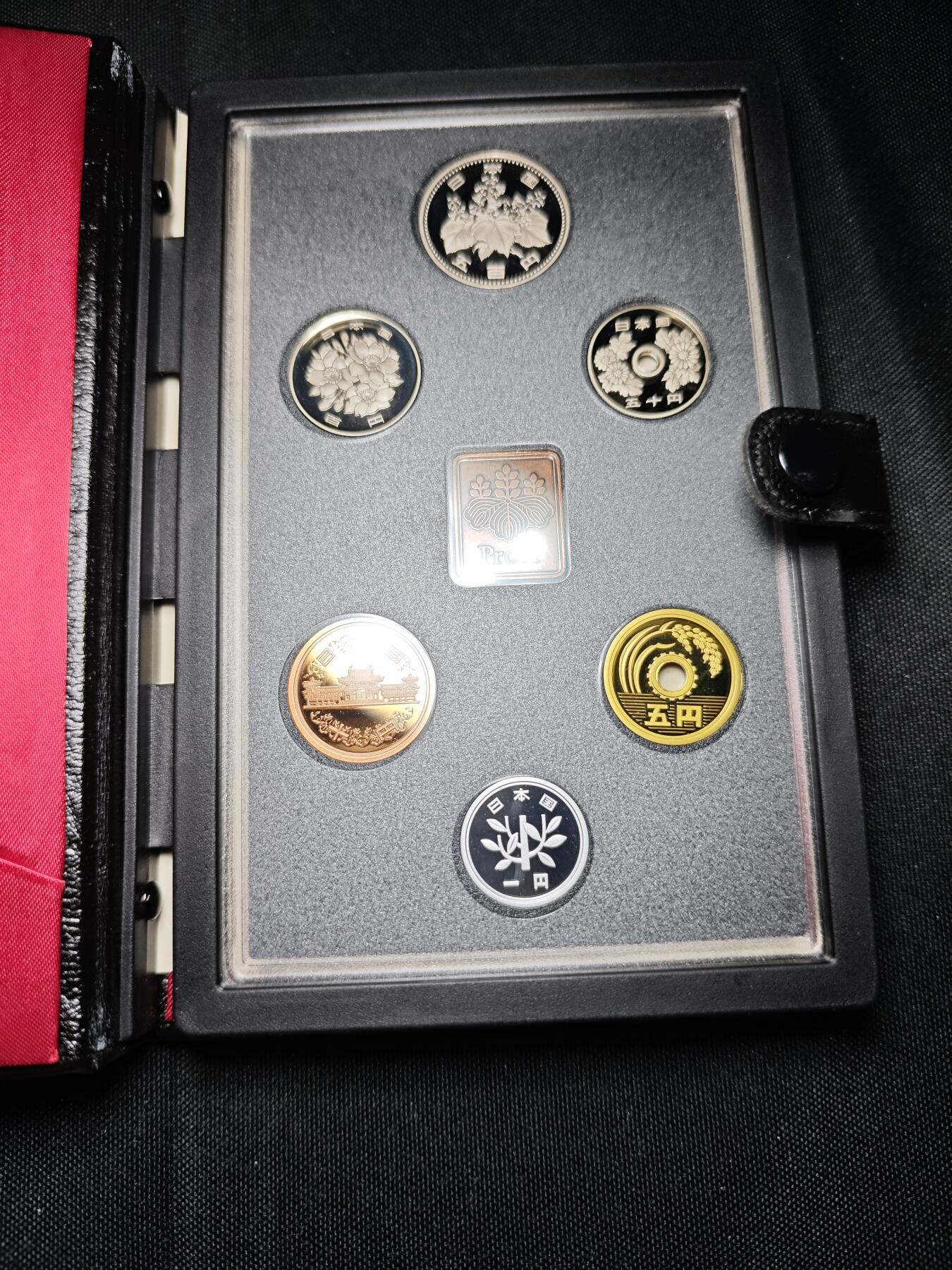 KK钱币收藏小铺   套币专场 2月预留时间 周末发货   1990日本官方发行黑本精制套币