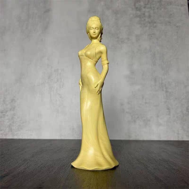 黄杨木优雅少女摆件