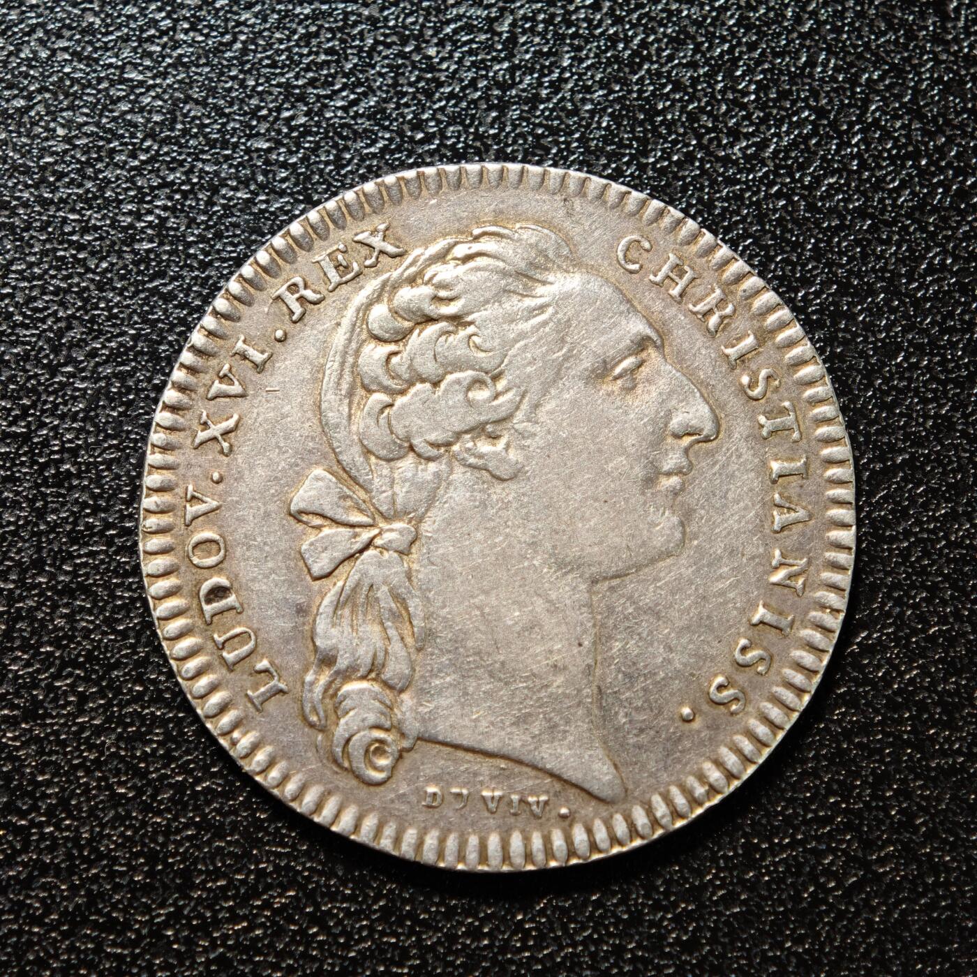 【德藏】世界币章拍卖第168期（拍品征集中~欢迎藏友联系） 18世纪 法国路易十六时期的皇家铭文与美术学院银质代用币银章 直径约：27mm；重约：7.4g