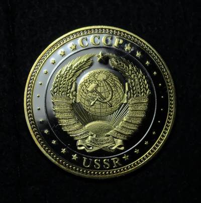 外国优质老铜币银币苏联纪念章，每周六晚九点倒数截拍，满百包邮可寄存，持续收拍 - 斯大林精制纪念章，直径34.8mm，重量19克，正面斯大林军装像威严庄重，俄英双语标注彰显国际视角，背面苏联国徽与麦穗纹饰承载红色记忆，工艺精致，是极具苏联历史与红色收藏价值的纪念佳品。