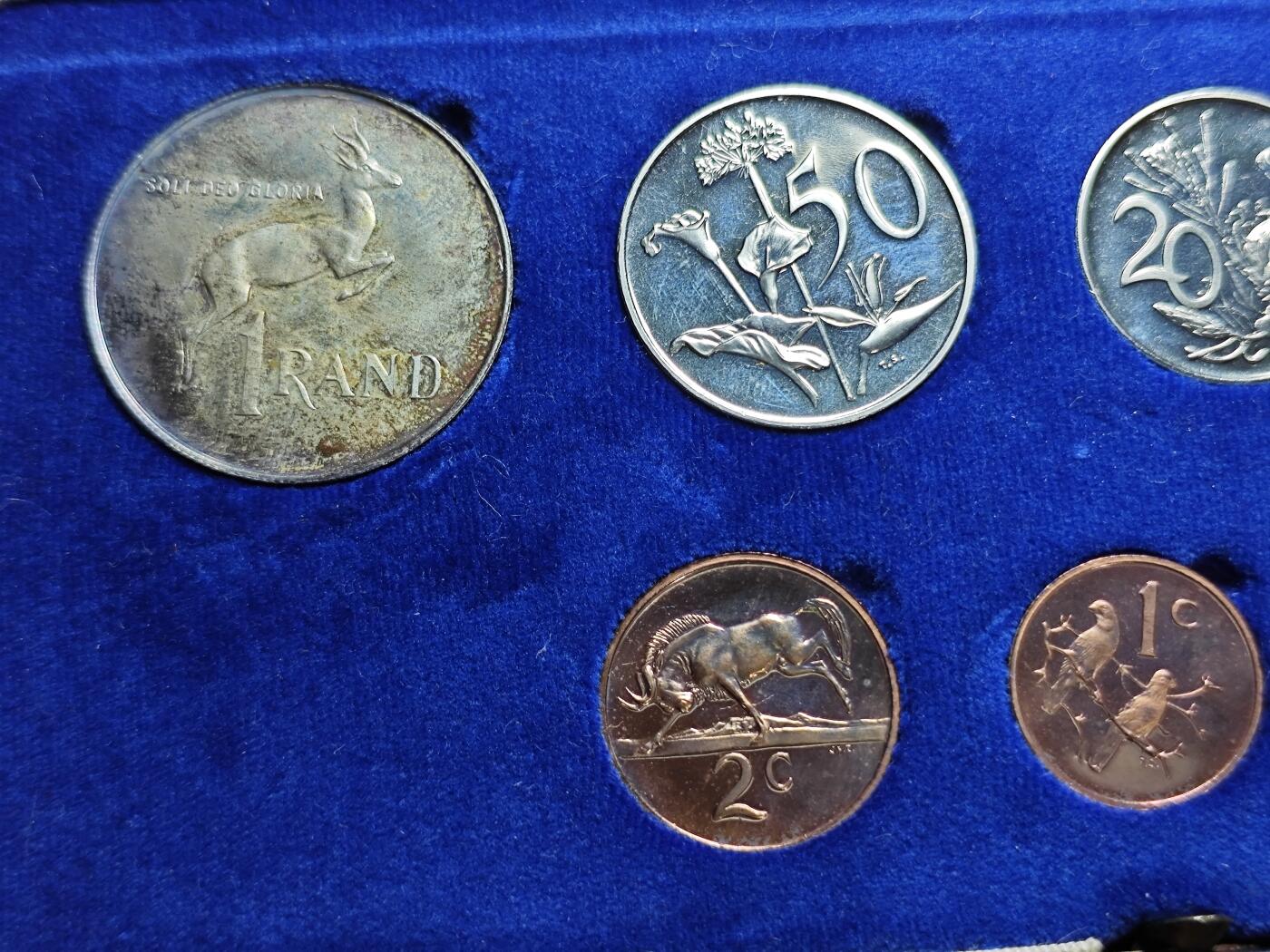 KK钱币收藏小铺   套币专场 2月预留时间 周末发货  1972南非大小面值清年精制套币 含1兰特银币