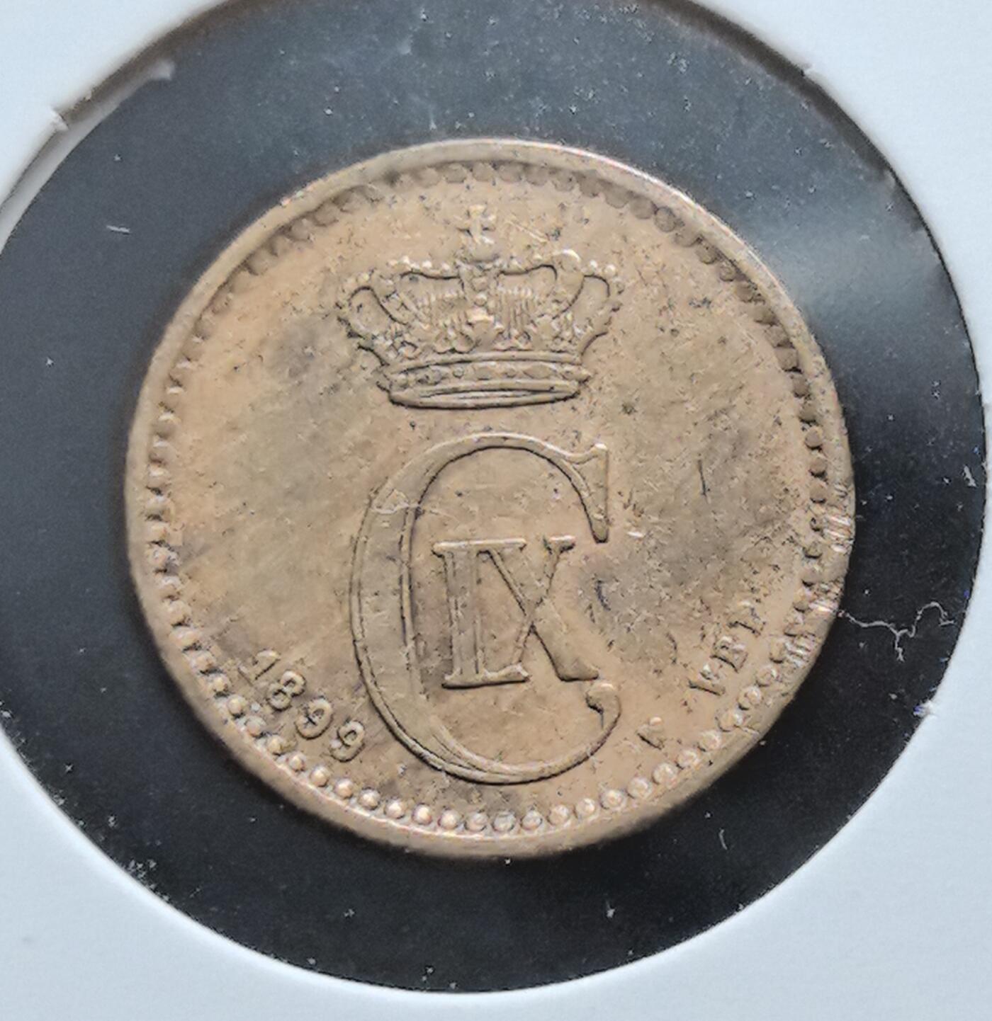 外国优质老铜币银币苏联纪念章，每周六晚九点倒数截拍，满百包邮可寄存，持续收拍 丹麦1899年海豚1欧尔铜币，属克里斯蒂安九世时期。正面为君主花押与王冠，背面以海豚、麦穗环绕面值，是丹麦近代小额流通辅币，见证斯堪的纳维亚货币体系与农业海洋文化。