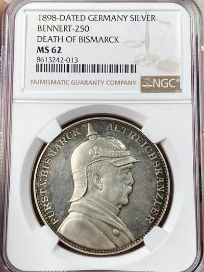万国钱币拍卖第063期 - NGC MS62 1898年德国帝国的领航员俾斯麦逝世纪念大银章 悲伤的日耳曼尼娅送别伟人 大规格镜面精铸淡玫瑰环彩极美