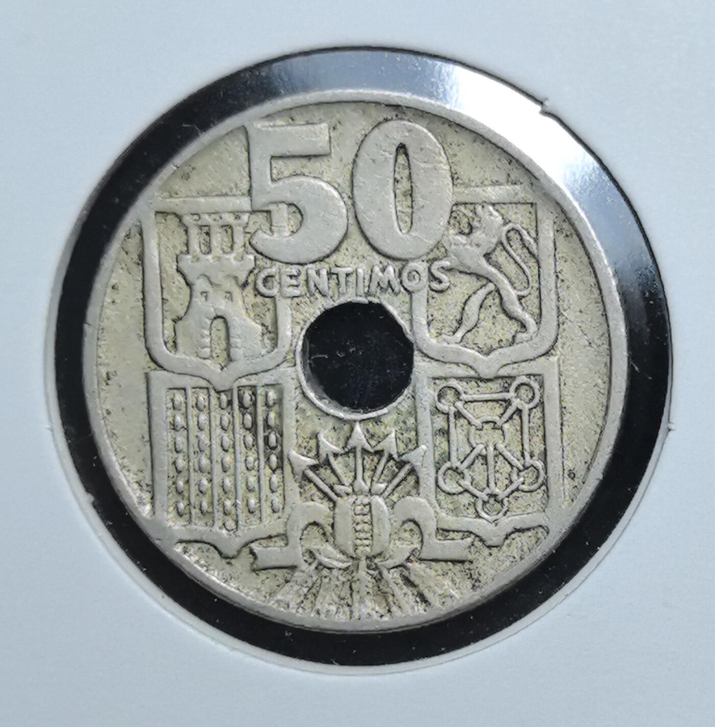 外国优质老铜币银币苏联纪念章，每周六晚九点倒数截拍，满百包邮可寄存，持续收拍 西班牙佛朗哥1949年50分，正面锚与船舵象征海洋，背面为西班牙国徽，属战后重建时期货币，后随比塞塔于 2002 年被欧元取代。