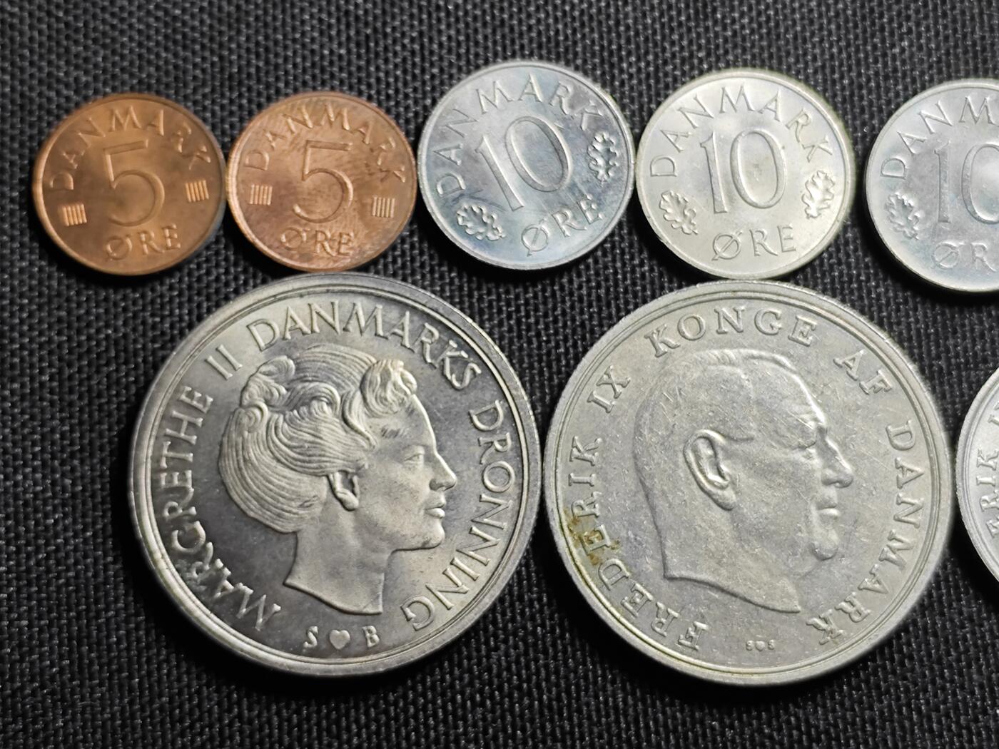 KK钱币收藏小铺   套币专场 2月预留时间 周末发货  丹麦男头女王大小面值各一套 含好品