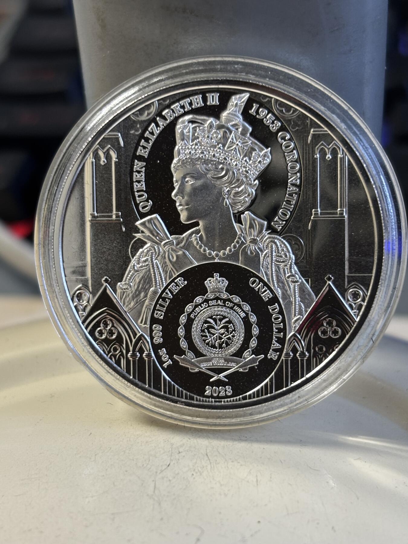 第194期拍卖 纽埃2023年查尔斯三世加冕礼1盎司精制纪念银币，999银，发行1500枚
