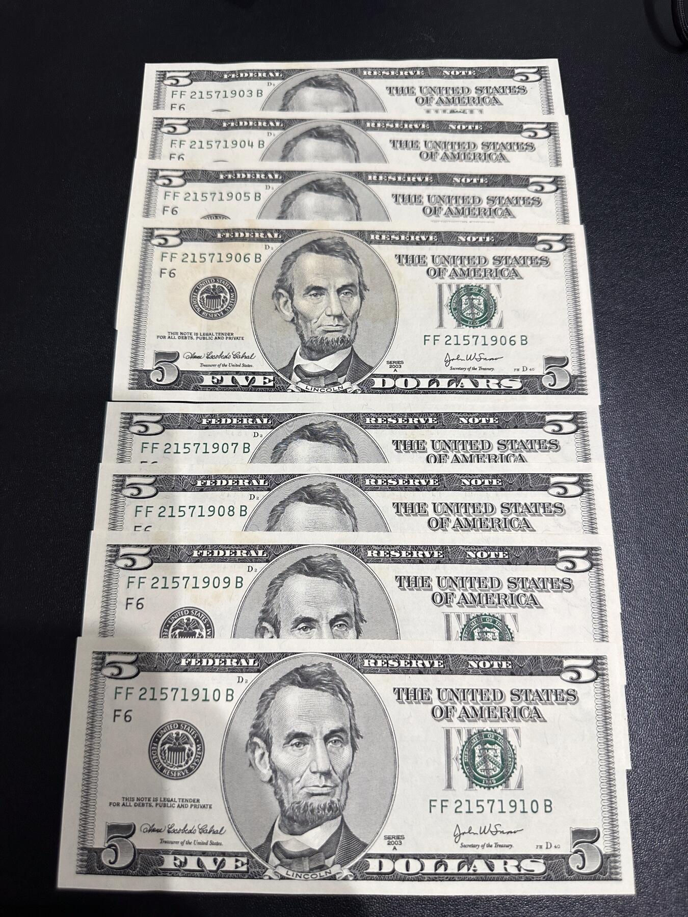 《外钞收藏家》第六百一十九期（精品场）（长期征集拍品、欢迎藏友们联系合作） 2003年美国大头版5美元 8连号 无折有黄潮斑