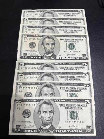 《外钞收藏家》第六百一十九期（精品场）（长期征集拍品、欢迎藏友们联系合作） - 2003年美国大头版5美元 8连号 无折有黄潮斑