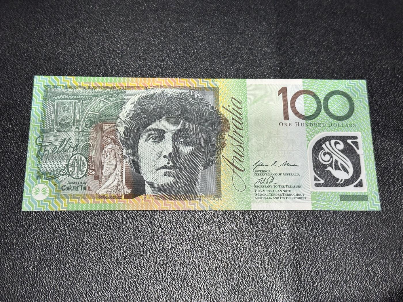 《外钞收藏家》第六百一十九期（精品场）（长期征集拍品、欢迎藏友们联系合作） 2013年澳大利亚100元 全新 边角轻微不绝