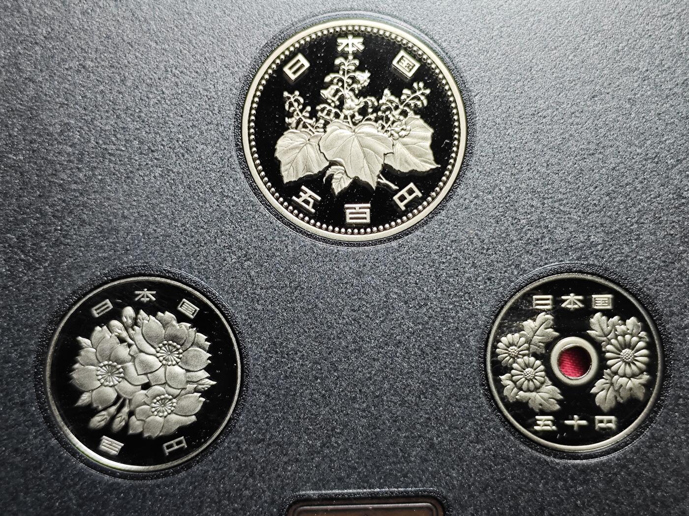 KK钱币收藏小铺   套币专场 2月预留时间 周末发货   1989日本官方发行黑本精制套币