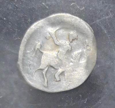 外国优质老铜币银币苏联纪念章，每周六晚九点倒数截拍，满百包邮可寄存，持续收拍 - 俄罗斯中世纪伊凡雷帝时期戈比银币，背面为圣乔治骑马屠龙纹，正面是斯拉夫文铭文。铸于莫斯科大公国时期，是早期罗斯货币体系的代表，见证俄罗斯从分裂走向集权的历史进程。