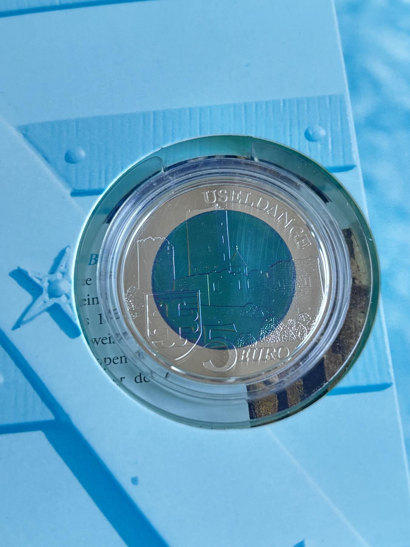 第194期拍卖 卡装卢森堡2017年银铌城堡系列雷当日城堡银铌双金属币，金属:925银/铌，重量:15.48克，直径:34毫米，发行：7000枚