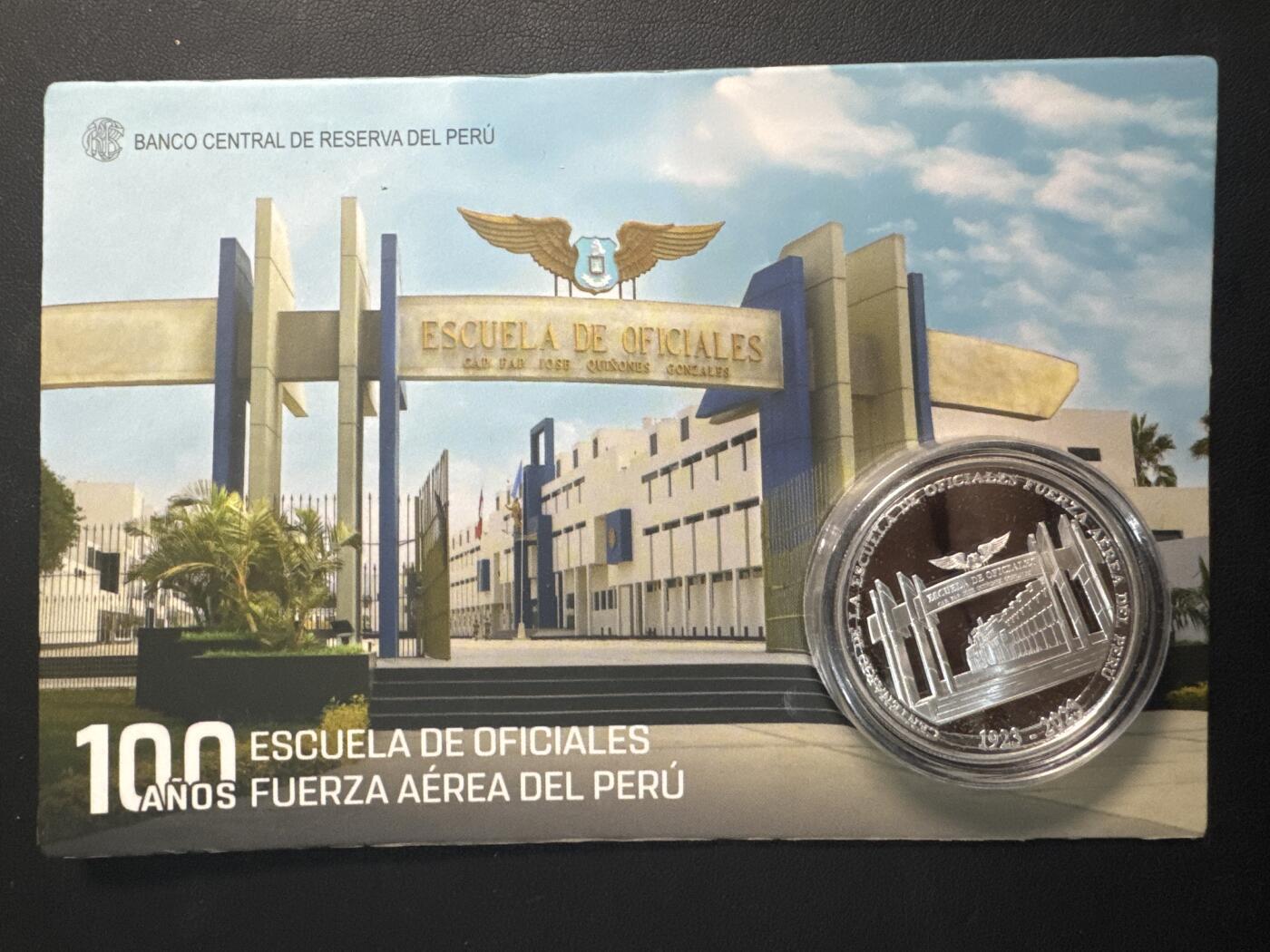 ❤️【币观天下】❤️ 第345期钱币拍卖场- 2026.3.20周五晚上6点半场 长期征集拍品  秘鲁2023年军事飞行学院成立100周年纪念银币，33克大银币，含银量0.925含纯银31.1克