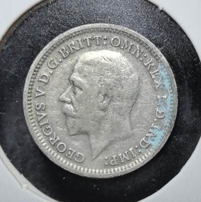 外国优质老铜币银币苏联纪念章，每周六晚九点倒数截拍，满百包邮可寄存，持续收拍 - 英国乔治五世1935年3便士银币，面值微小却工艺精致。正面为国王头像，背面是王冠与面值，属英联邦传统辅币。