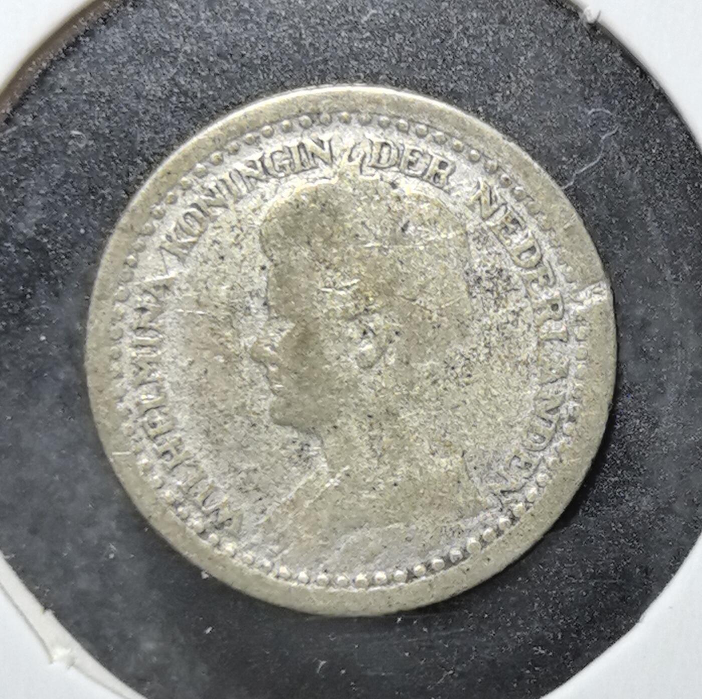 外国优质老铜币银币苏联纪念章，每周六晚九点倒数截拍，满百包邮可寄存，持续收拍 荷兰1919年10分银币。正面为威廉敏娜女王头像，背面是橡叶环饰与面值，见证一战后荷兰货币体系，是欧洲早期君主制辅币代表。