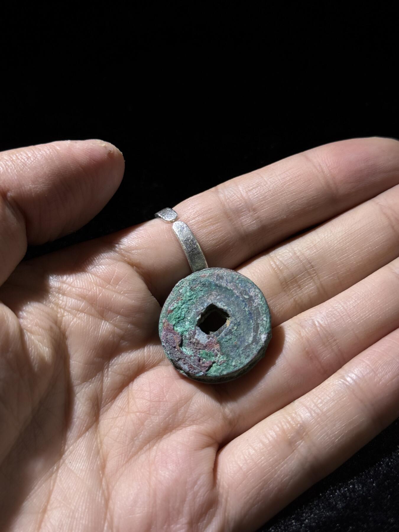 戎马世界章牌大赏，铜钱场 宋钱小饼子一组，三联加两联