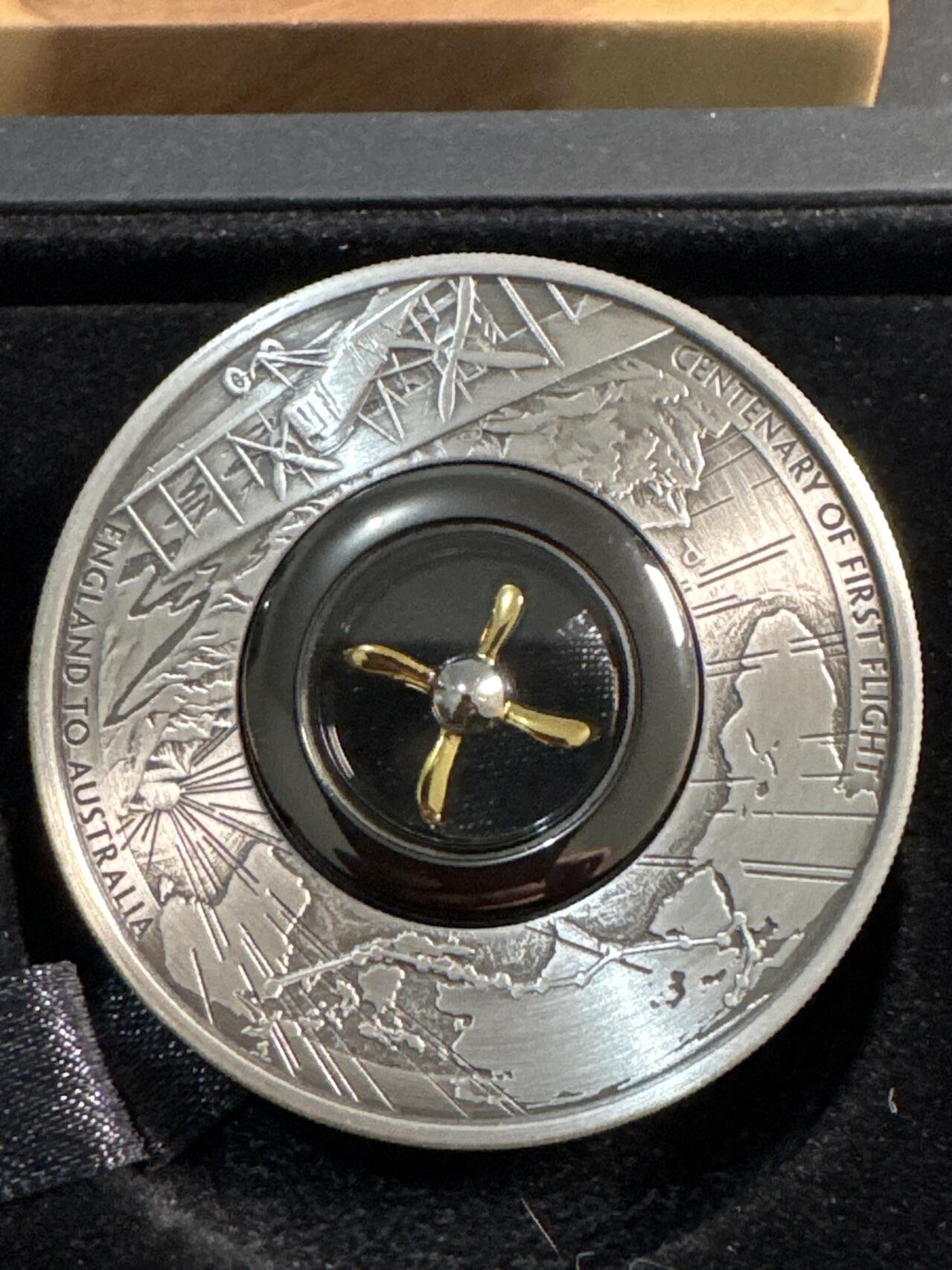 ❤️【币观天下】❤️ 第345期钱币拍卖场- 2026.3.20周五晚上6点半场 长期征集拍品  2019年澳大利亚2元仿古镶螺旋桨银币 第一次飞行百年 2盎司9999银 发行量：2000 盒证全