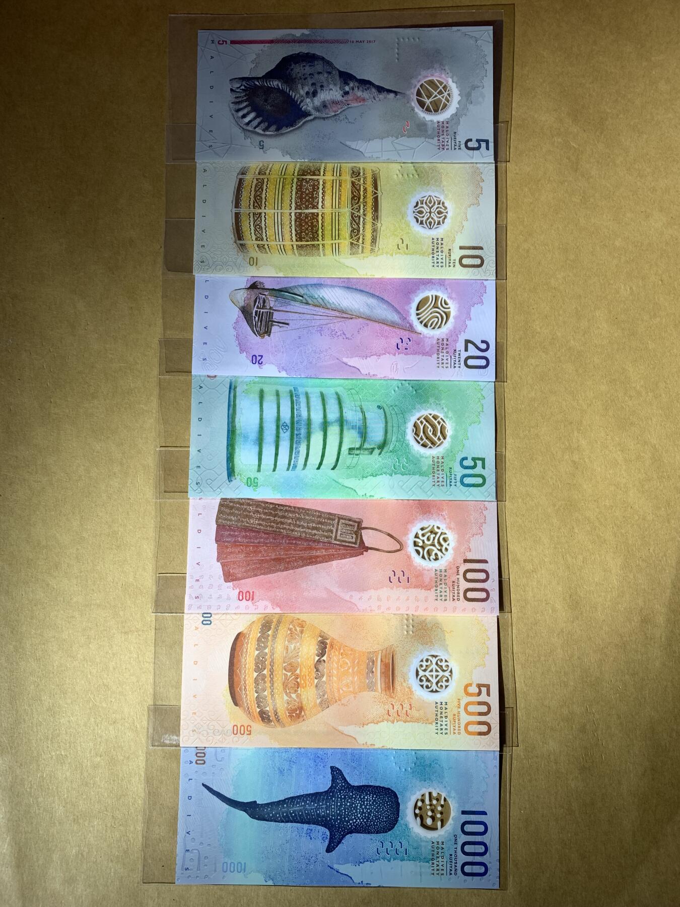 【礼羽收藏】🌏世界钱币拍卖第132期 【A996699】2015年马尔代夫央行发行的5、10、20、50、100、500、1000面值全同号塑料钞  A冠 无3457尾99 数二 69组合 圆圆倒置号 雷达号 钞美号靓