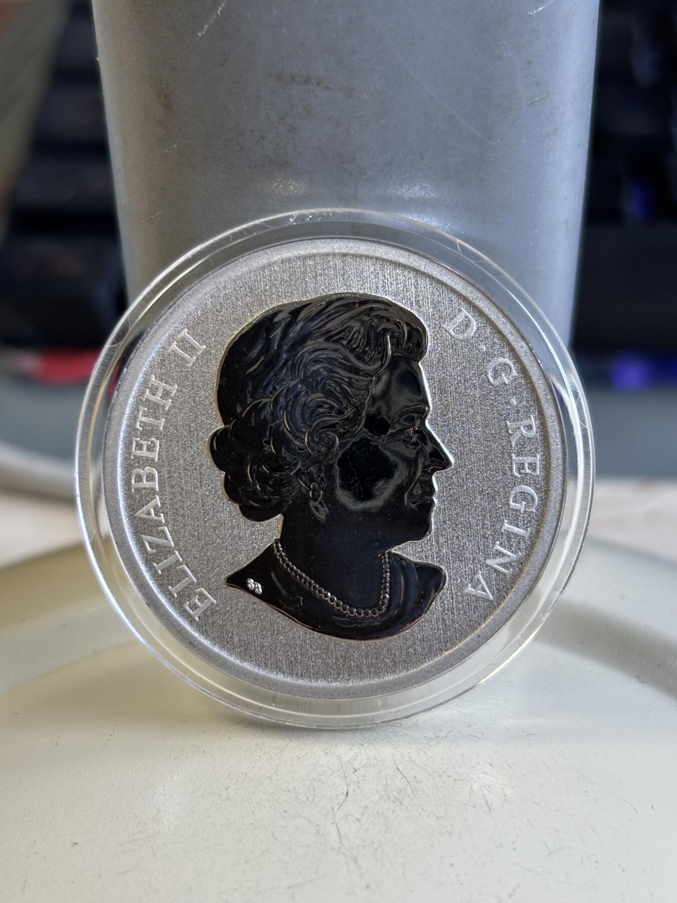 第194期拍卖 加拿大2018年彩色镀金彩蛋20加元椭圆1盎司纪念银币，9999银，31.82克，发行5000枚