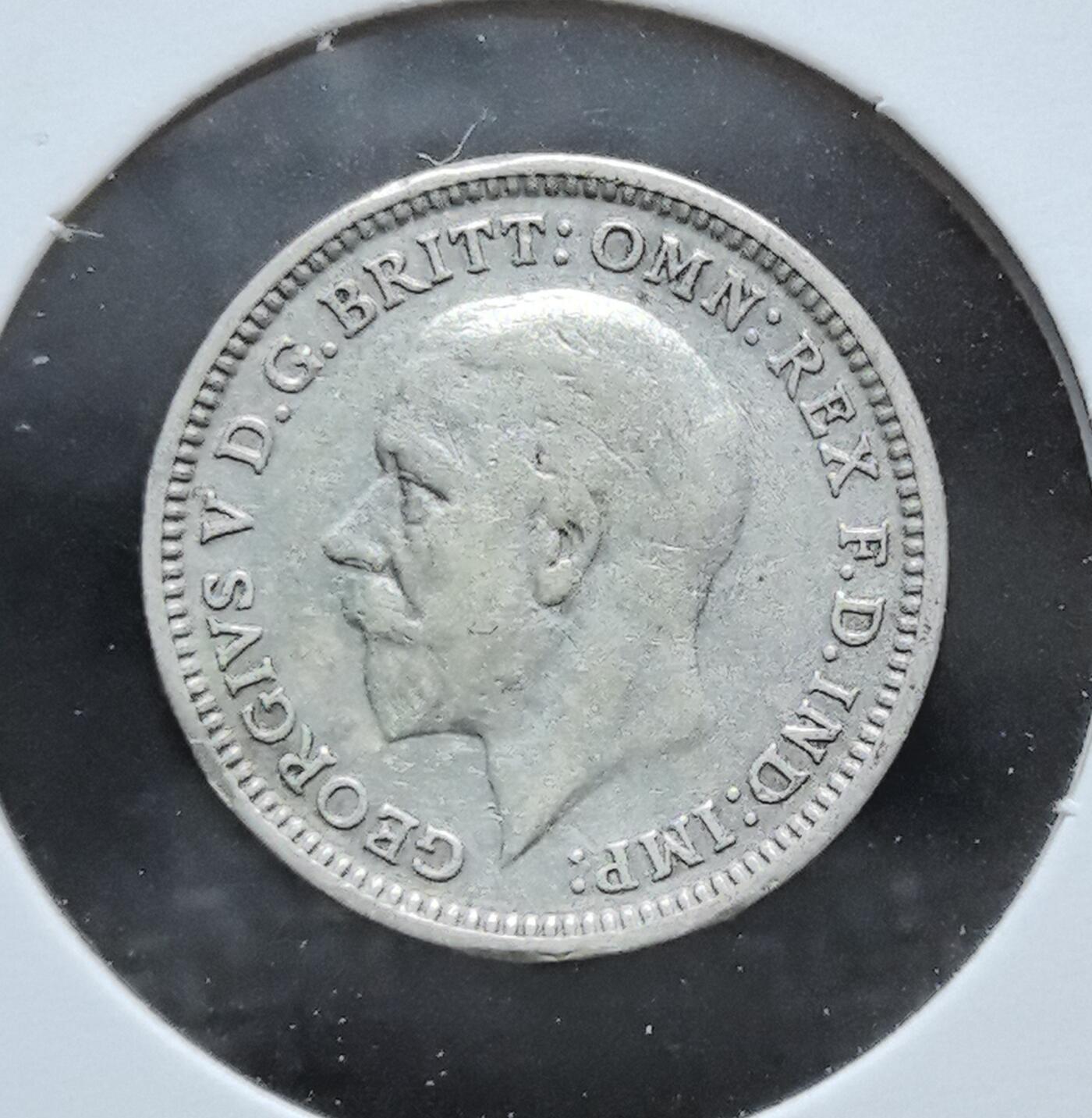 外国优质老铜币银币苏联纪念章，每周六晚九点倒数截拍，满百包邮可寄存，持续收拍 英国乔治五世1931年3 便士银币。正面为国王头像，背面是橡叶与橡果纹饰，见证英国战前货币体系，是英联邦传统小面值辅币的典型代表。