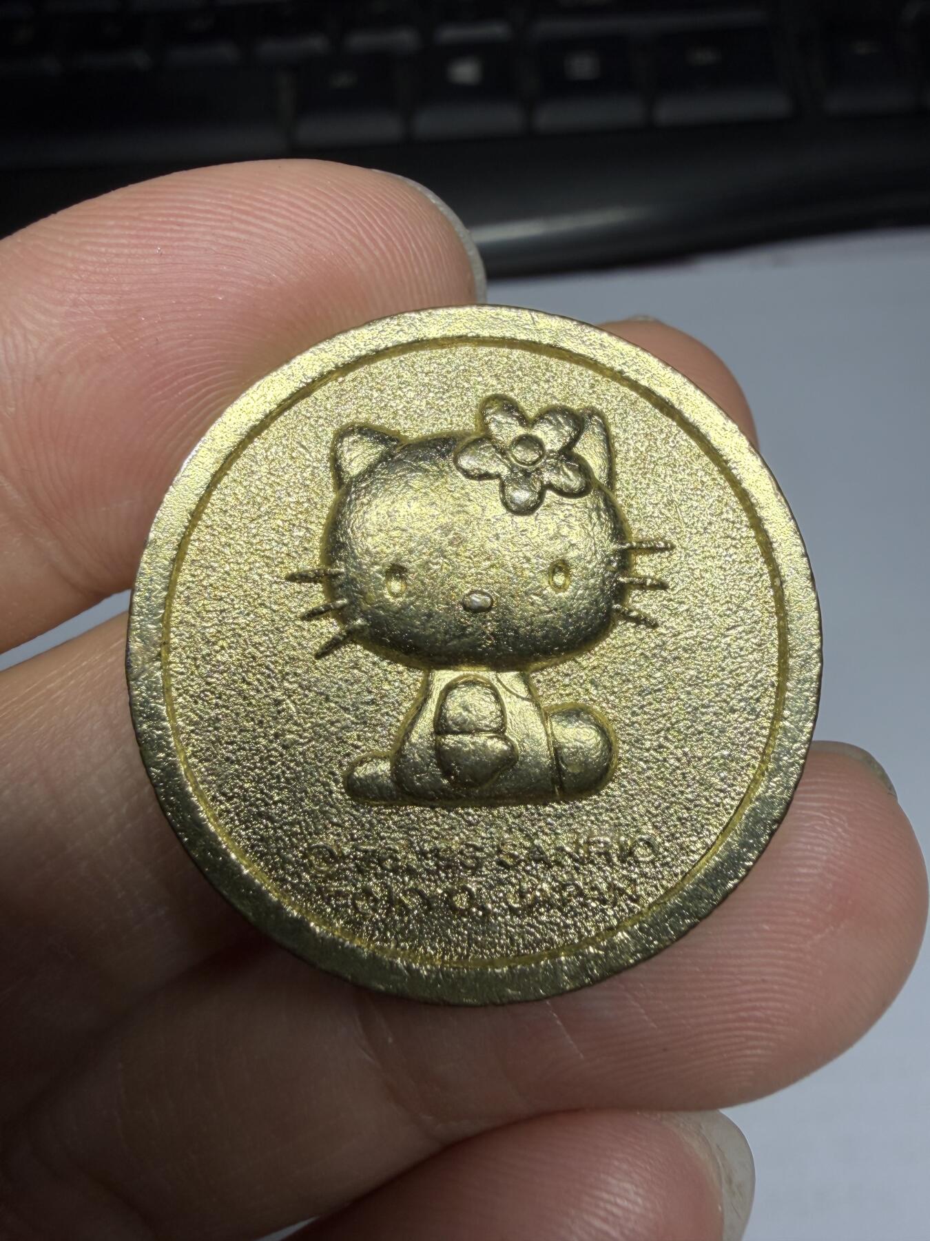 2026年集古藏今外币拍卖第三期-第5场—（总第315拍），可以寄存60天，满160元包邮。  Hello Kitty 纪念章，直径30毫米