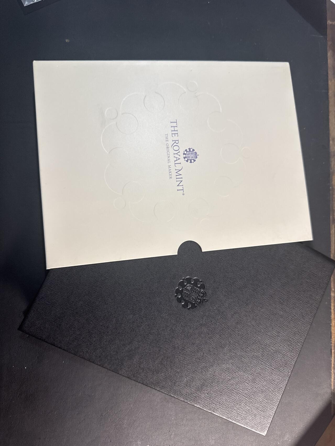 ❤️【币观天下】❤️ 第345期钱币拍卖场- 2026.3.20周五晚上6点半场 长期征集拍品  英国2023年 查尔斯三世头像首年 精制套币纪念币版 盒证齐全