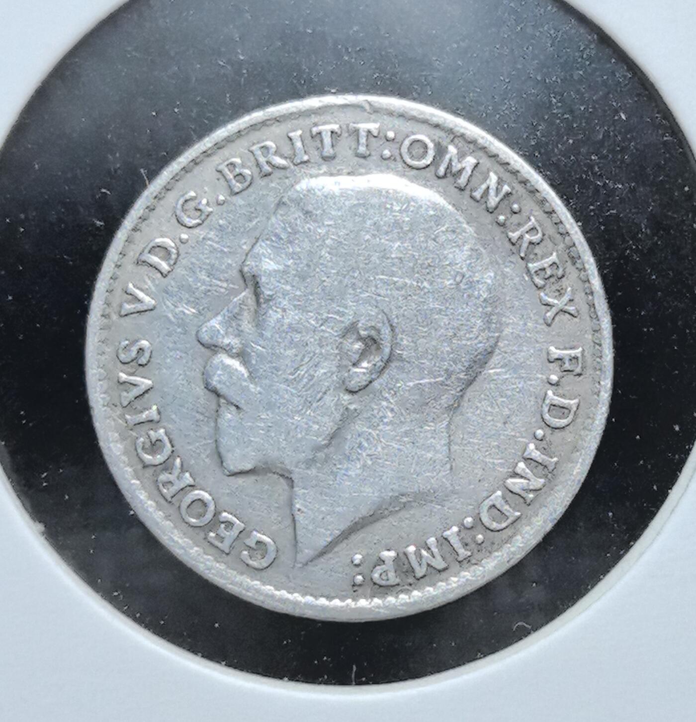 外国优质老铜币银币苏联纪念章，每周六晚九点倒数截拍，满百包邮可寄存，持续收拍 英国乔治五世1916年3便士银币，面值微小却工艺精致。正面为国王头像，背面是王冠与面值，属英联邦传统辅币