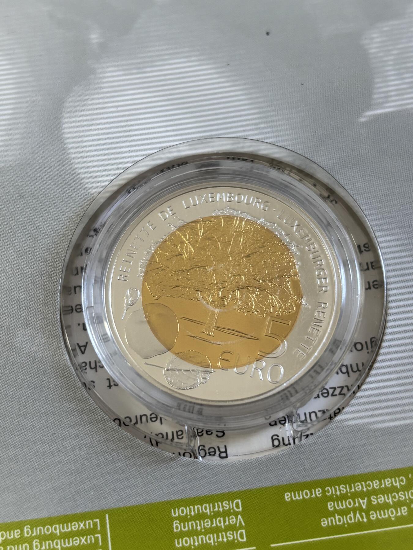 第194期拍卖 卢森堡2014年植物系列苹果树5欧精制双色北欧金纪念银币，925银+5.93克北欧金，发行3000枚