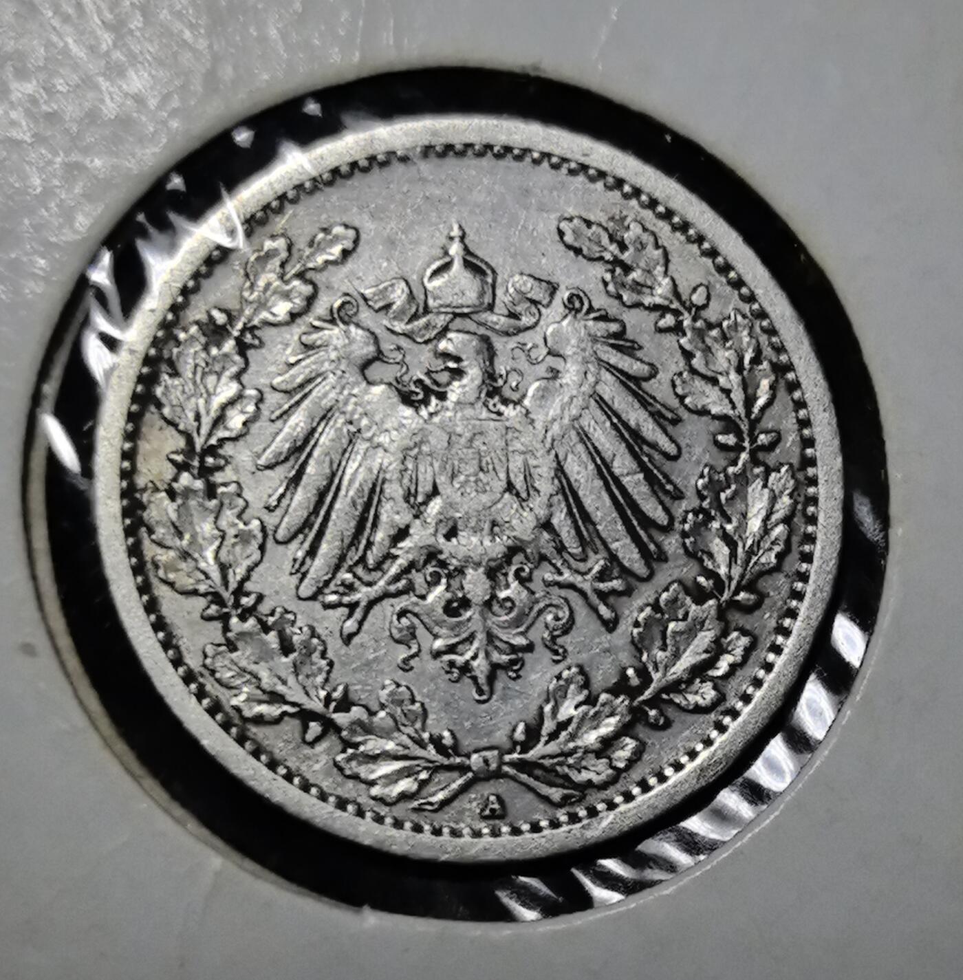 外国优质老铜币银币苏联纪念章，每周六晚九点倒数截拍，满百包邮可寄存，持续收拍 德意志帝国1909年½ 马克银币。正面为帝国鹰徽与橡叶环饰，背面标注面值与年份，见证德意志第二帝国时期的货币体系与工业发展。