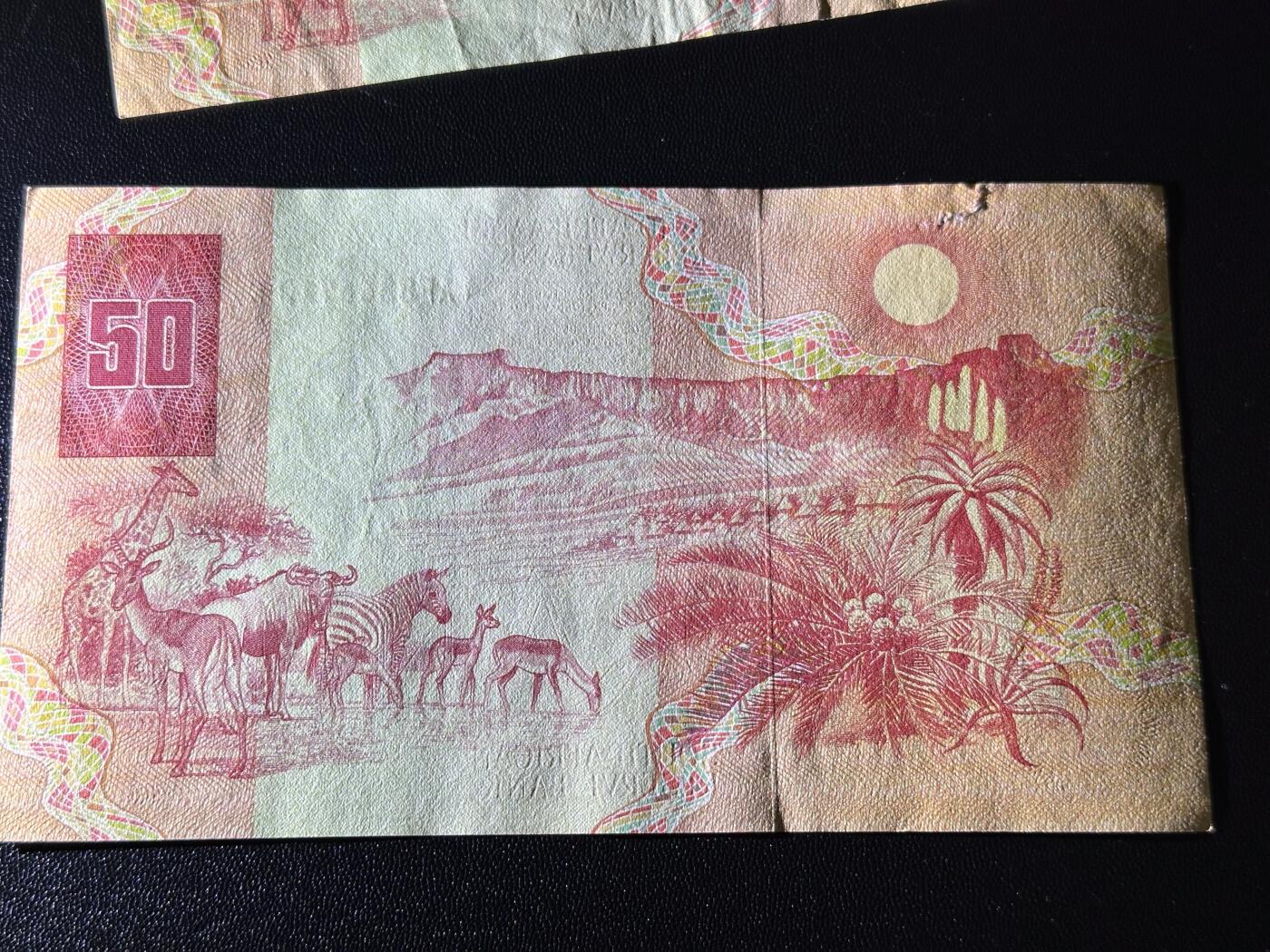 《外钞收藏家》第六百一十九期（精品场）（长期征集拍品、欢迎藏友们联系合作） 南非10、20、50兰特 四张一起 非全新 品相如图