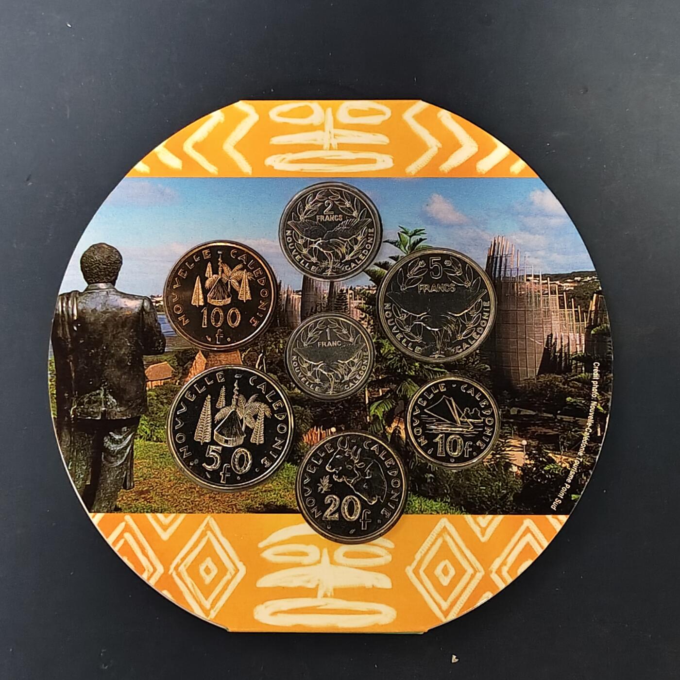 【全场包邮】纯粹捡漏拍513场 【稀少】法属新喀里多尼亚2001年官方封装套币-量3000