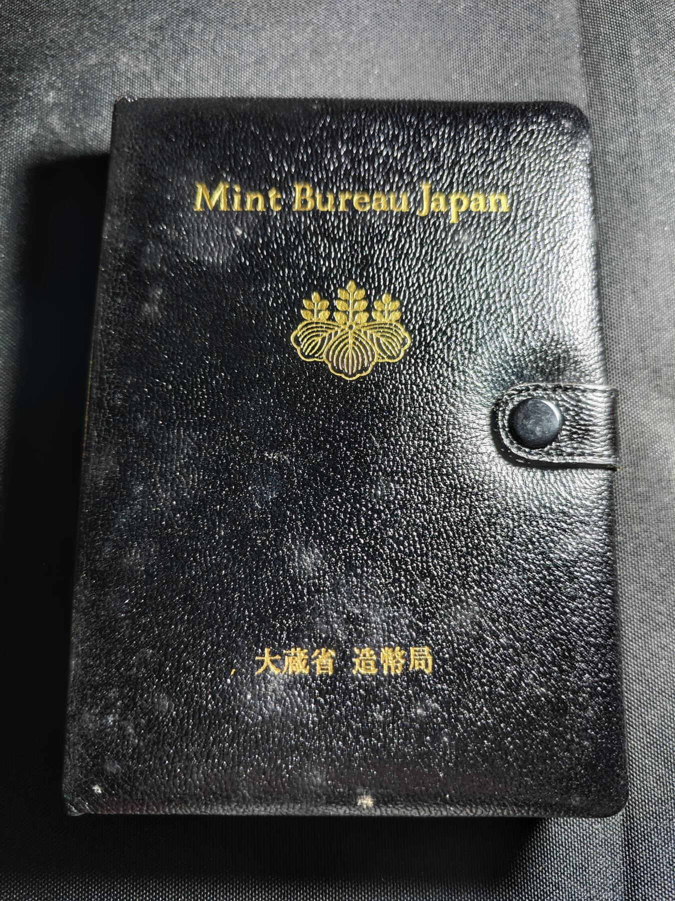 KK钱币收藏小铺   套币专场 2月预留时间 周末发货  1988日本官方发行黑本精制套币