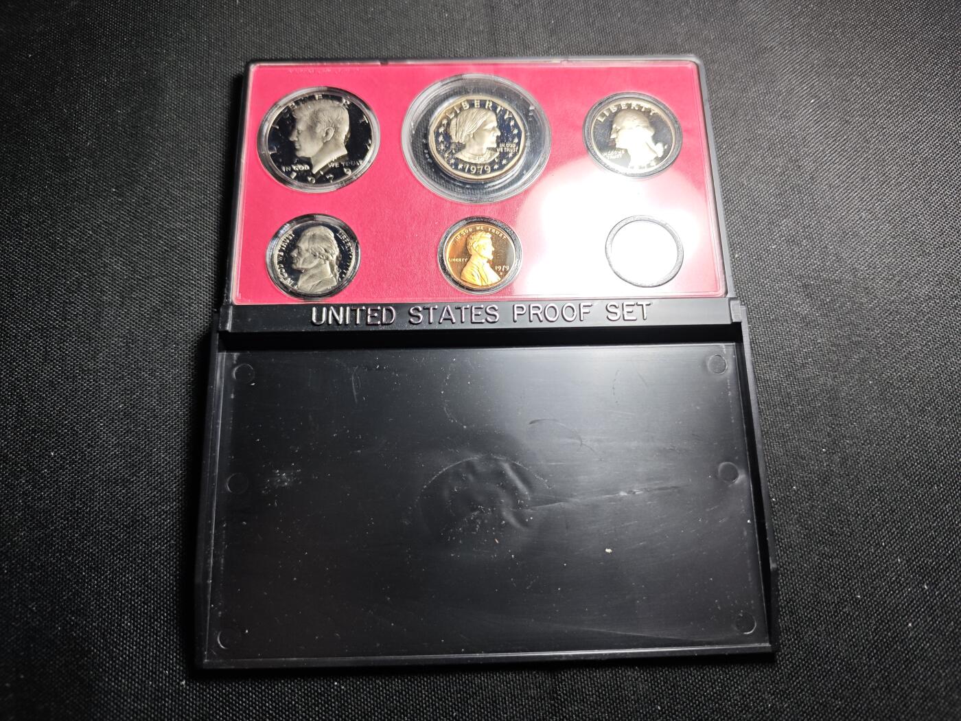 KK钱币收藏小铺   套币专场 2月预留时间 周末发货  1979美国大小面值清年 含苏珊一元精制