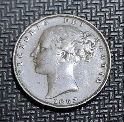 外国优质老铜币银币苏联纪念章，每周六晚九点倒数截拍，满百包邮可寄存，持续收拍 - 英国维多利亚时期1853年法新铜币，正面为维多利亚女王头像，背面是象征不列颠的坐像女神，见证了英国维多利亚时代的货币体系与殖民扩张历史。