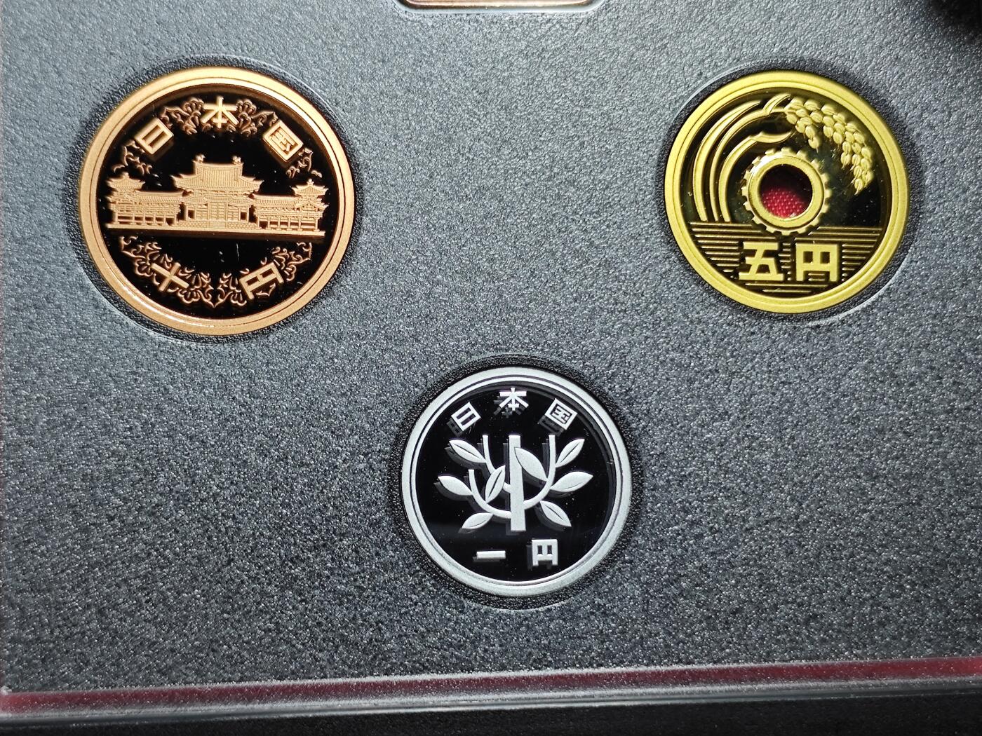 KK钱币收藏小铺   套币专场 2月预留时间 周末发货   1991日本官方发行黑本精制套币