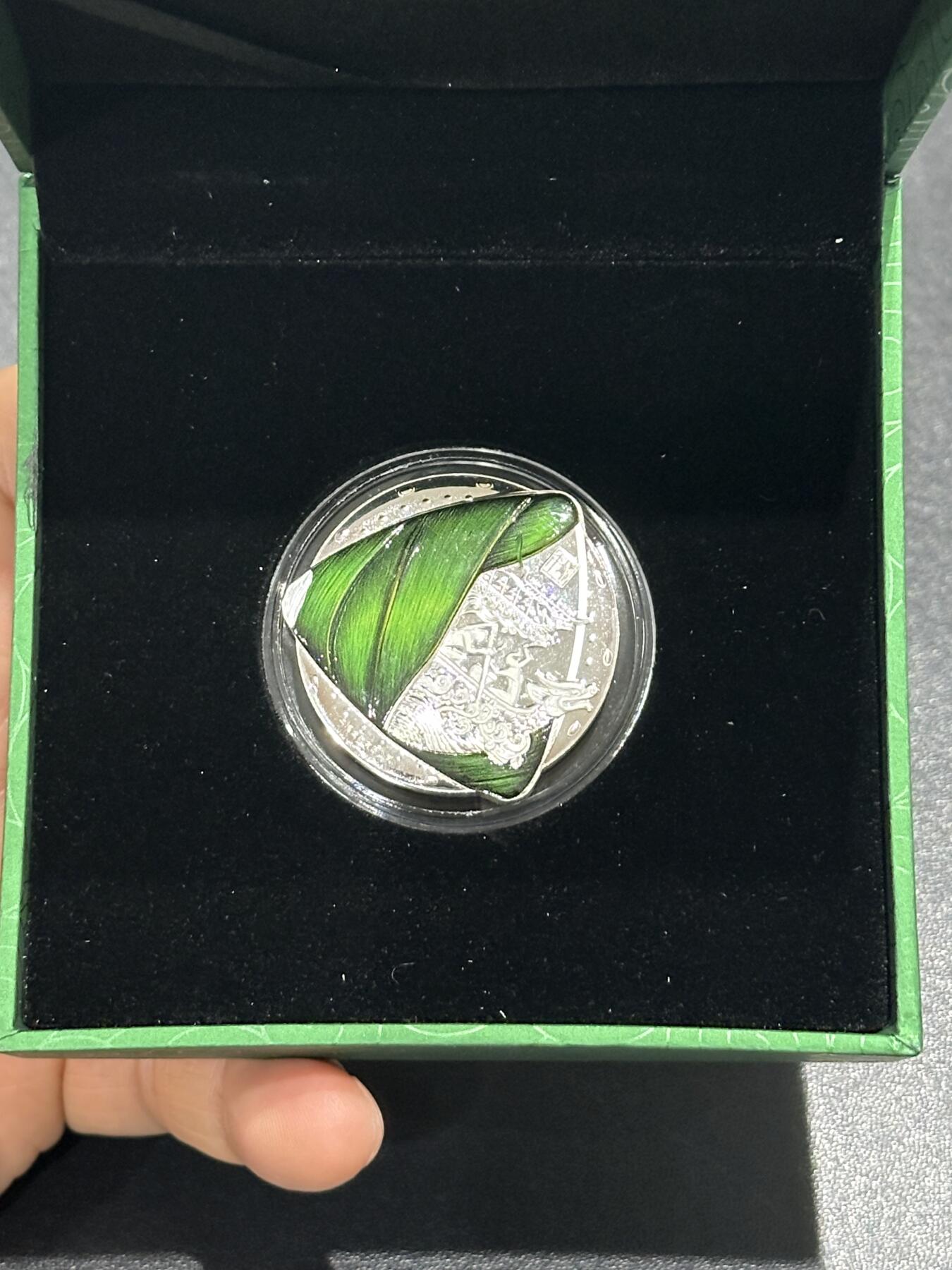 《外钞收藏家》第六百一十九期（精品场）（长期征集拍品、欢迎藏友们联系合作） 上海造币有限公司 楚韵舟歌银章 2盎司银 原盒原证书