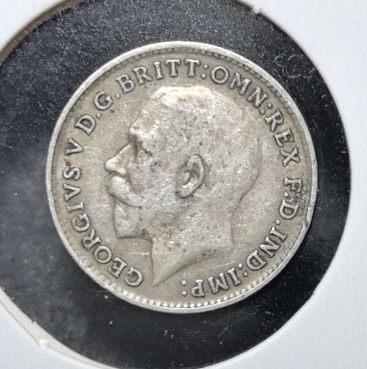 外国优质老铜币银币苏联纪念章，每周六晚九点倒数截拍，满百包邮可寄存，持续收拍 英国乔治五世1917年3便士银币，面值微小却工艺精致。正面为国王头像，背面是王冠与面值，属英联邦传统辅币