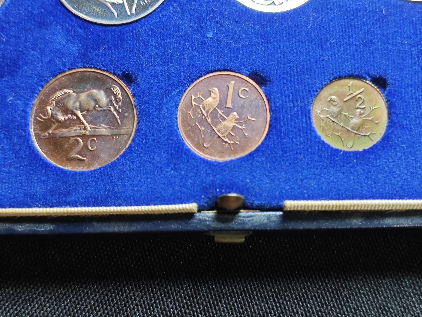 KK钱币收藏小铺   套币专场 2月预留时间 周末发货  1972南非大小面值清年精制套币 含1兰特银币