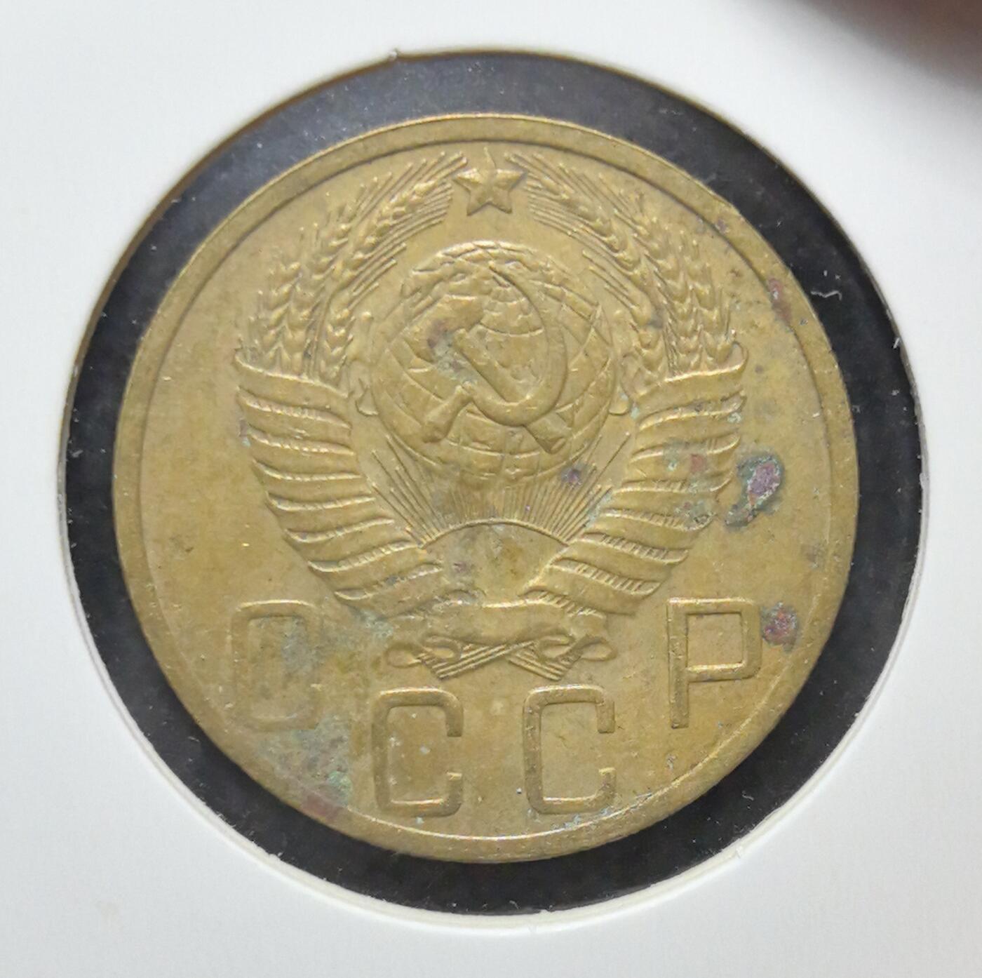 外国优质老铜币银币苏联纪念章，每周六晚九点倒数截拍，满百包邮可寄存，持续收拍 苏联1949年5戈比铜币，正面苏联国徽象征战后复兴，镰刀锤子与麦穗纹饰清晰有力，背面面值与年份见证冷战初期，铜质包浆温润，是极具红色历史与收藏价值的苏联钱币入门经典。