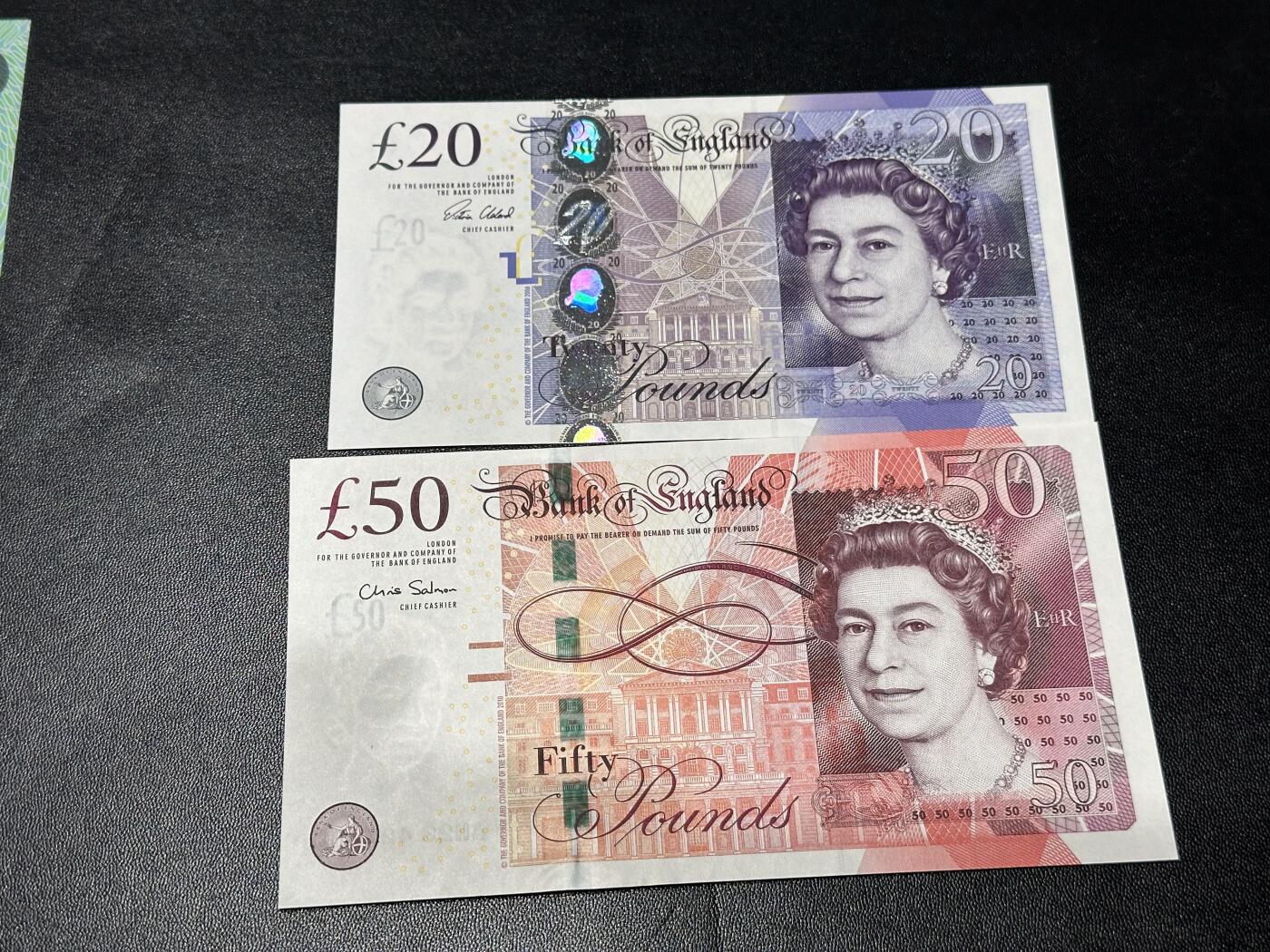 《外钞收藏家》第六百一十九期（精品场）（长期征集拍品、欢迎藏友们联系合作） 英国F序列20和50镑 2张一起 20镑UNC- 50镑全新