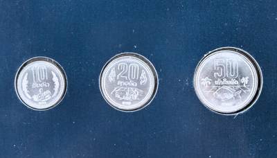 外国优质老铜币银币苏联纪念章，每周六晚九点倒数截拍，满百包邮可寄存，持续收拍 - 老挝富兰克林卡册