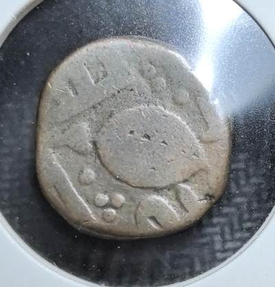 外国优质老铜币银币苏联纪念章，每周六晚九点倒数截拍，满百包邮可寄存，持续收拍 - 南亚莫卧儿 / 马拉塔时期古铜币，见证中世纪印度政权更迭与伊斯兰文化交融，古朴手工打制工艺与圆点符号、阿拉伯铭文兼具历史厚重感与异域风情，是入门南亚钱币收藏的小众珍品。