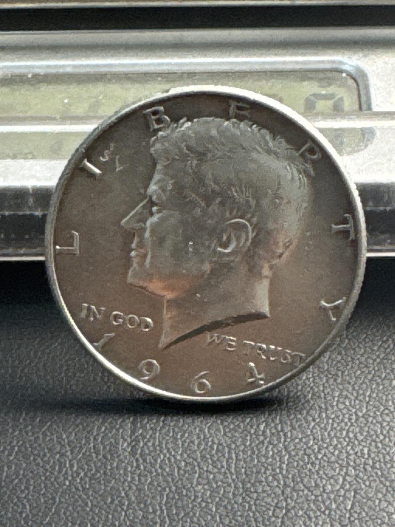 ❤️【币观天下】❤️ 第345期钱币拍卖场- 2026.3.20周五晚上6点半场 长期征集拍品  1964年美国肯尼迪半美元银币，12.7克900银