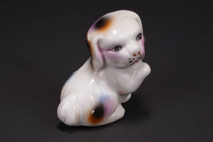 上海都达杂项专场六二【全场包邮】  白瓷彩绘小狗摆件69-119
