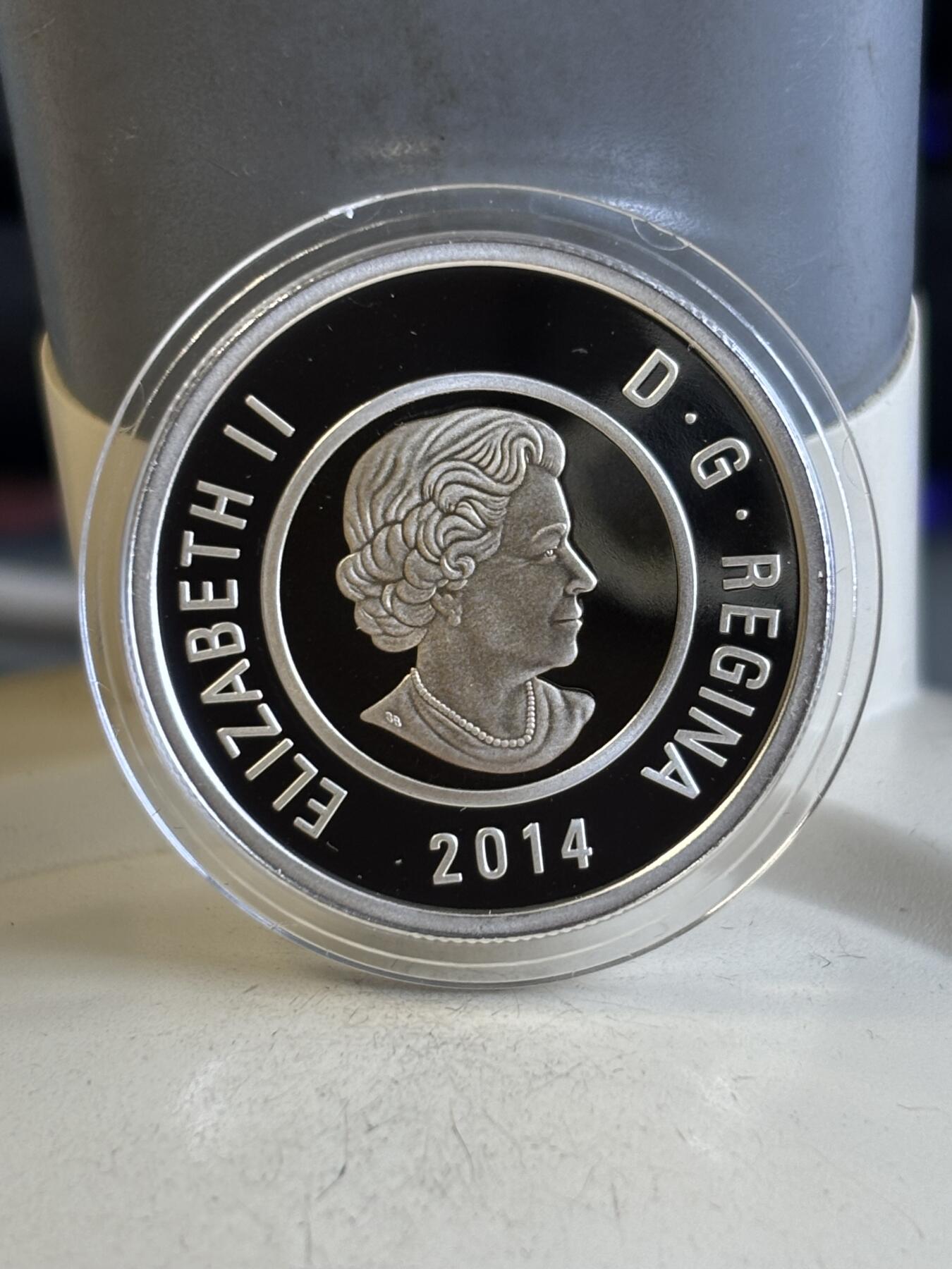 第194期拍卖 加拿大2014年花卉系列1郁金香精制双色银铌币，925银和999铌，9克，发行6000枚