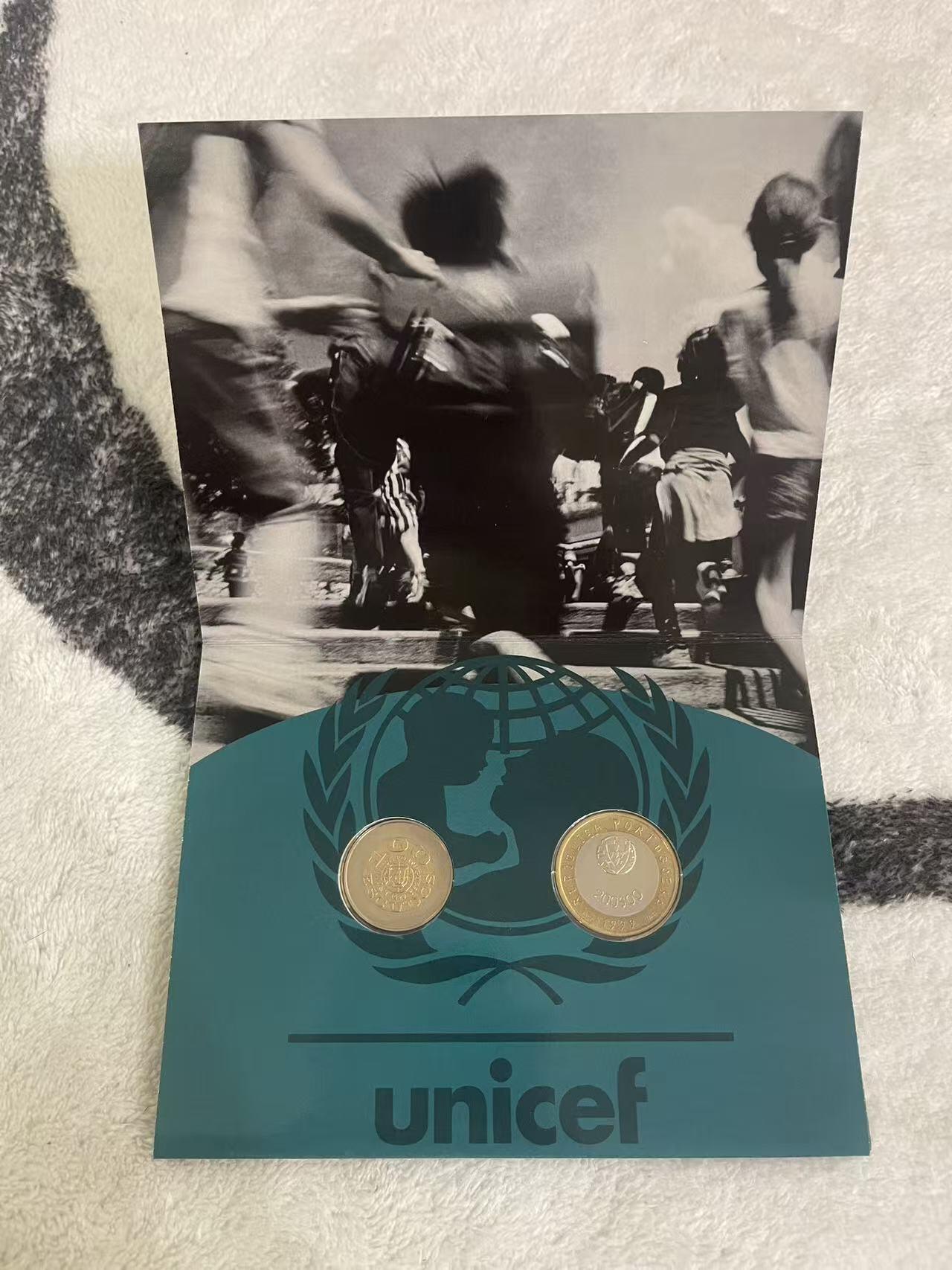 ❤️【币观天下】❤️ 第345期钱币拍卖场- 2026.3.20周五晚上6点半场 长期征集拍品  葡萄牙1999年联合国儿童基金会成立纪念官方套册 含两枚双色高值纪念币 品相如图