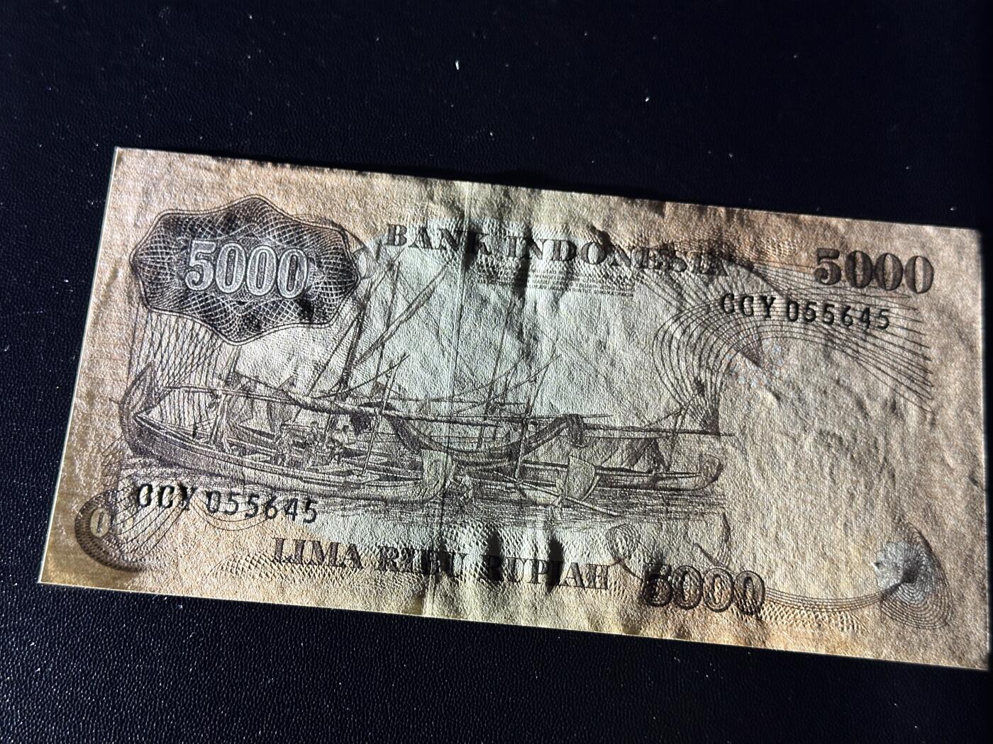 《外钞收藏家》第六百一十九期（精品场）（长期征集拍品、欢迎藏友们联系合作） 1975年印度尼西亚5000卢比 AU品相