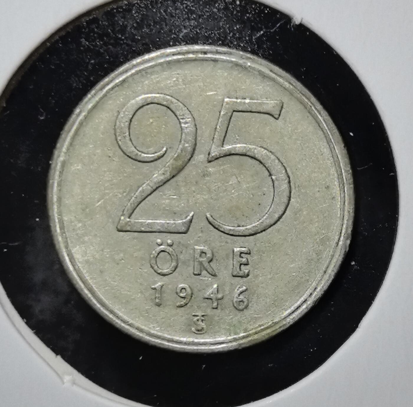 外国优质老铜币银币苏联纪念章，每周六晚九点倒数截拍，满百包邮可寄存，持续收拍 瑞典1946年25欧尔银币。正面为瑞典王冠国徽，背面标注面值与年份，是瑞典战时经济与货币史的实物见证